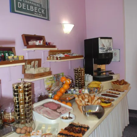 Hotel The Originals City, Cathédrale, Lisieux