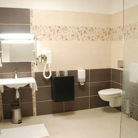 Hotel The Originals City, Cathédrale,