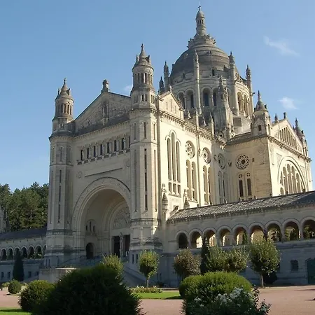 The Originals City, Cathédrale,
