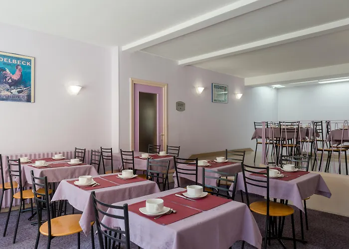 Hotel The Originals City, Cathédrale, Lisieux