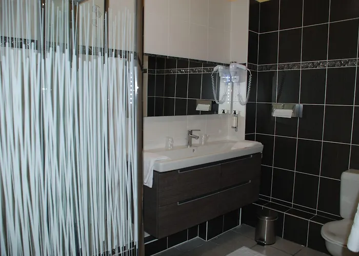 The Originals City, Cathedrale, Otel