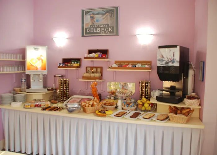 Hotel The Originals City, Cathédrale, Lisieux