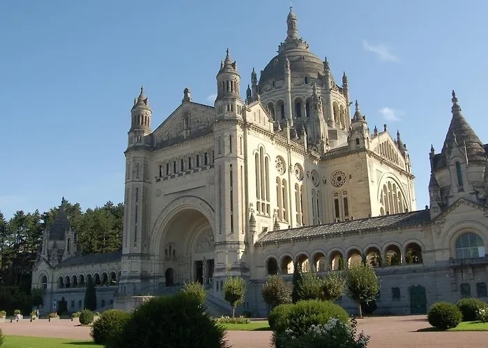The Originals City, Cathédrale,