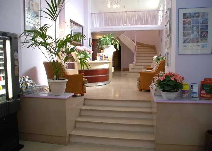 Hotel The Originals City, Cathédrale, Lisieux