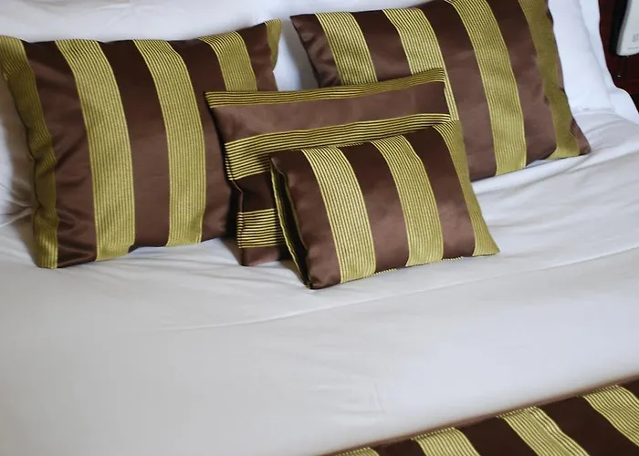 The Originals City, Cathedrale, Otel